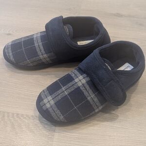 NWOT Men's Slippers